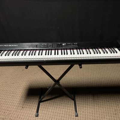 Roland RD-300SX 88-Key Digital Stage Piano 2004 - 2008 - Black
