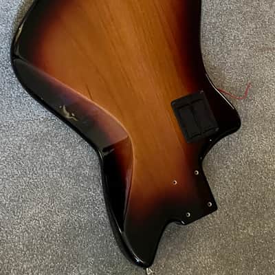 Fender Player Plus Meteora body bass Sunburst image 4