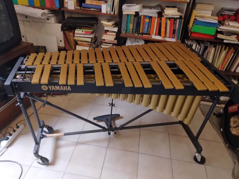 Yamaha YV3710 2010 Golden image 1
