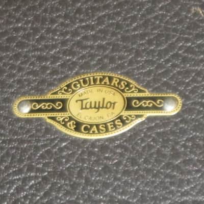 lightly handled (late 90s-early 00s) Taylor Grand Concert Deluxe Brown Hardshell Case (5200-54 but reg black lining) textured dark brown vinyl over 3-ply wooden structure, Foam padding covered w/ reg black plush  lining, brass plated HW, leather handle image 2