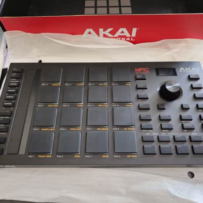 Akai MPC Studio Music Production Controller 2021 - Present - Black image 3
