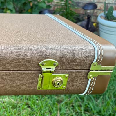 Fender G&G Strat/Tele case 2012 - Brown Tolex with gold plush interior image 3
