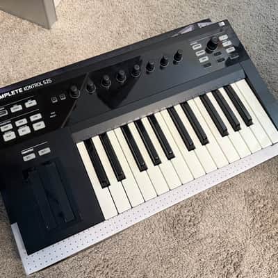 Native Instruments Komplete Kontrol S25 w/Box image 1