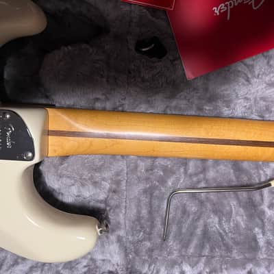 Fender American Professional II Stratocaster with Rosewood Fretboard 2020 - Present - Olympic White image 9