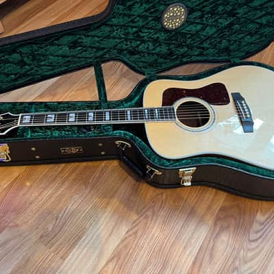 GUILD D-55E Natural image 9