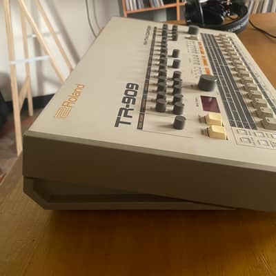 Roland TR-909 Rhythm Composer 1983 - 1985 - White image 3