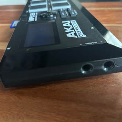Akai Professional MPX8 Mobile SD Sample Player 2014 Black image 7