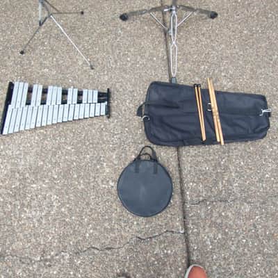 Unknown Student 32 bell chime set w/ stand, case, practice pad - excellent! image 10
