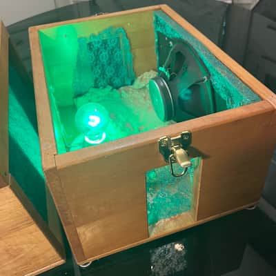 Rotary Connection 2x8 portable light up guitar speaker cabinet. Semi Open. 8 ohms/50watts. Vintage speakers and style/sound. Cuts in half for travel. Utah/pyle speakers. 2026 - Blonde/Green image 13