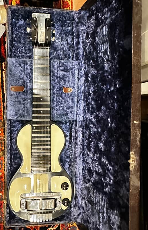 Rickenbacher Model B lap steel 1944/1945 - Bakelite image 1