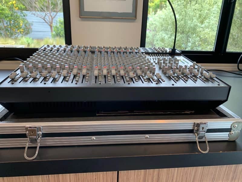 Carvin c1648 concert series 16 channel powered analog mixer w/ ata