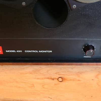 Very Nice JBL 4311 and Grilles (L-100) Read image 11