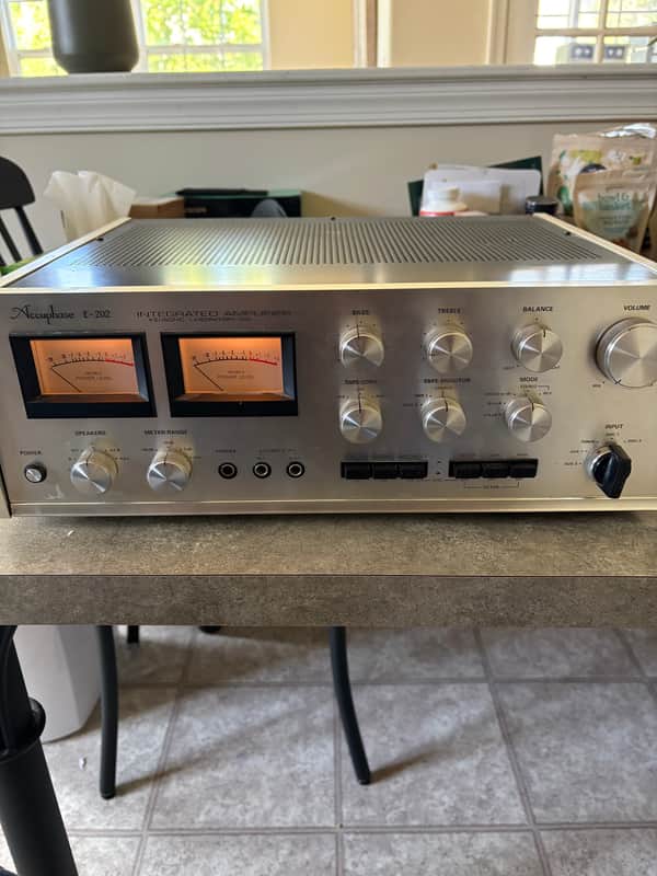 Accuphase E-202 integrated amplifier 1970’s