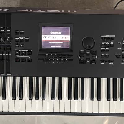 Yamaha Motif XF 8 Production Synthesizer with hard case