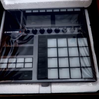 Native Instruments Maschine Plus 2020 - Present - Black image 6