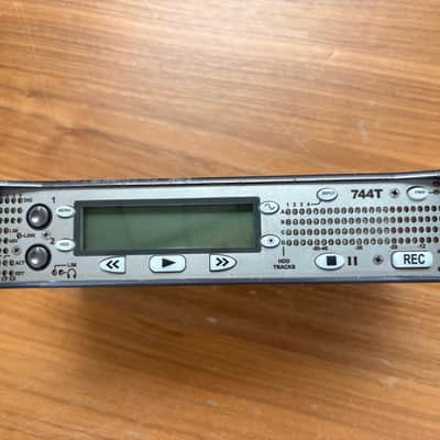Sound Devices 744T 4-Track Digital Audio Recorder 2000s - Gray image 4