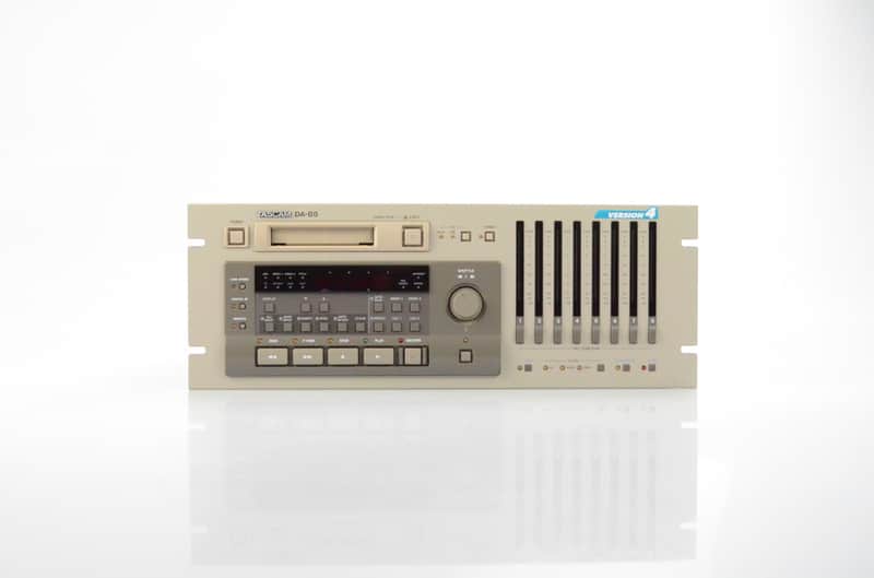 Tascam DA-88 Version 4 DA88 8-Track Digital Recorder w/ Cables #33850 image 1