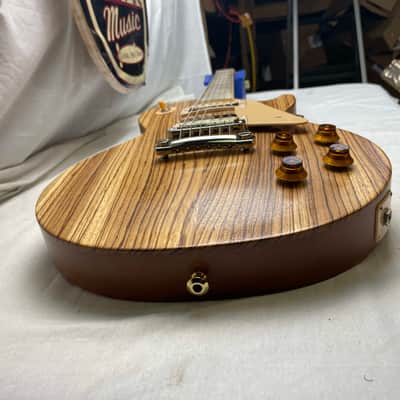 Gibson 2007 GotW Guitar Of The Week #19 Les Paul Classic Guitar Zebrawood with Case - Classic Antique image 10