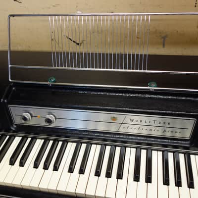 Wurlitzer 200A electric piano + V Vibe amplifier + music stand image 8