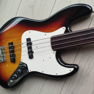Fender USA 1982 Jazz Bass / Precision Fretless neck - Sunburst image 7