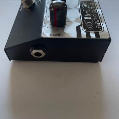 Eden Amplification World Tour I-90 Bass Chorus Guitar Effect Pedal + PSU image 4