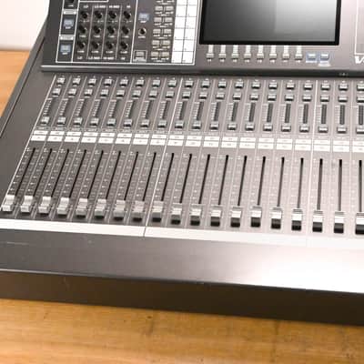 Roland M-480 48-Channel Live Digital Mixing Console CG01ZRF image 5
