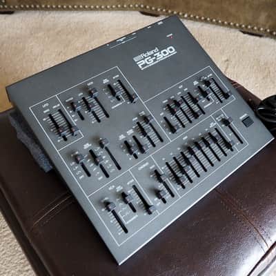 Roland PG-300 - Programmer for Alpha Juno 1 & 2, MKS-50 - Perfect Working image 1