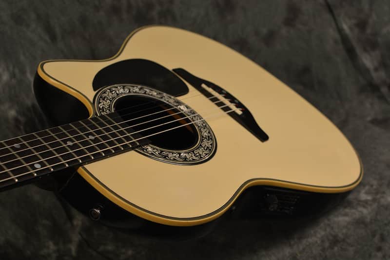 Ovation 3862 Pinnacle Series Super Shallow Bowl Acoustic Electric