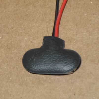 3 used genuine BOSS older battery clips (1 GRAY, early 1980s / 2 BLACK - one late from 1980s, other from 1990s) (NO pedals) - also including 2 new NON Boss battery clips, 2 extra wires, 2 pieces heat shrink tubing (AS IS / FINAL SALE- read description) image 12