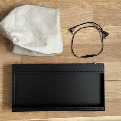 4ms Pod 60 (powered) + dust cover image 1