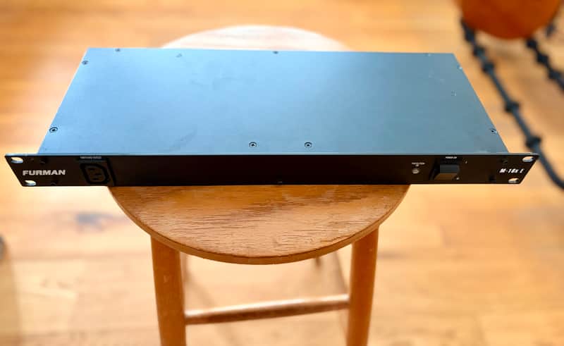 Furman M-10x E Merit Series Power Conditioner image 1