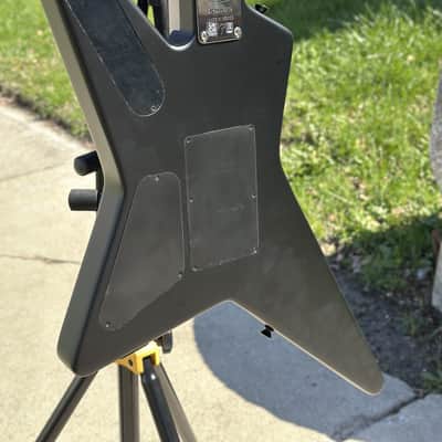 EVH Limited Edition Star w/ bag - Stealth Black image 9