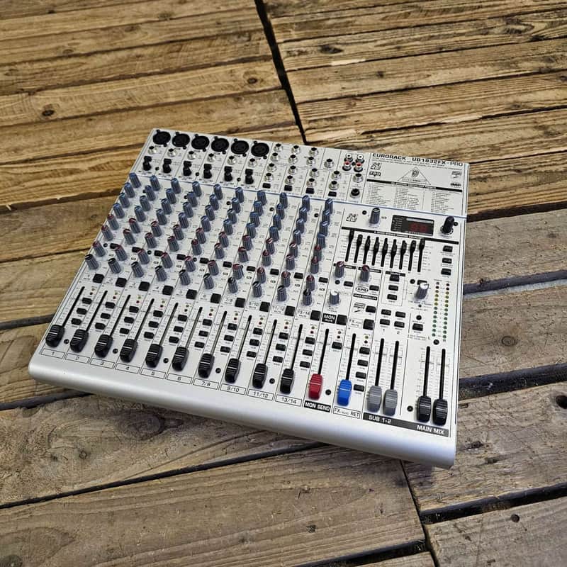 Behringer Eurorack UB1832FX-Pro 18-Input 3/2-Bus Mic / | Reverb UK