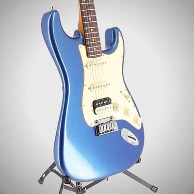 Fender Certified Pre-Owned American Ultra Stratocaster HSS, Rosewood Fingerboard, Cobra Blue (P3) (95046) image 4