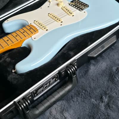 Fender Vintera '50s Stratocaster with Maple Fretboard 2019 - 2023 - Sonic Blue image 10
