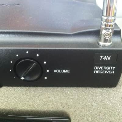 Shure SM 58 Wireless T2 Vocal Artist Transmitter with T4N Diversity Receiver 2000's Black image 4