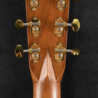Martin D-28E Modern Deluxe Fishman Aura VT Blend Acoustic-Electric Natural image 9