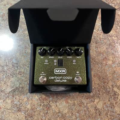 MXR M292 Carbon Copy Deluxe Analog Delay 2017 - Present - Green image 2