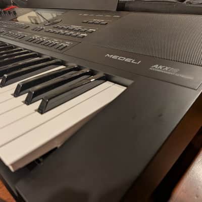 Medeli AKX10 61-Key Digital Arranger Workstation BUNDLE image 3