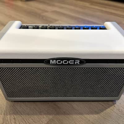 Mooer SD30 30-Watt 1x8" Digital Modeling Guitar Combo 2019 - Present - White image 1