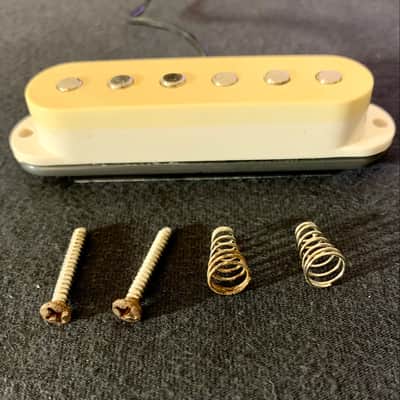 Single Coil Pickup with Aged Cover, plus Screws and Springs (Aged White) image 12