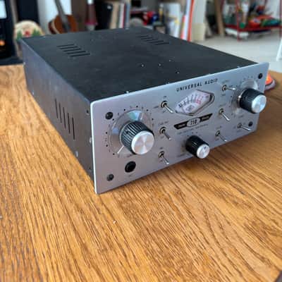 Universal Audio 710 Twin-Finity Microphone Preamp 2009 - Present - Silver image 2
