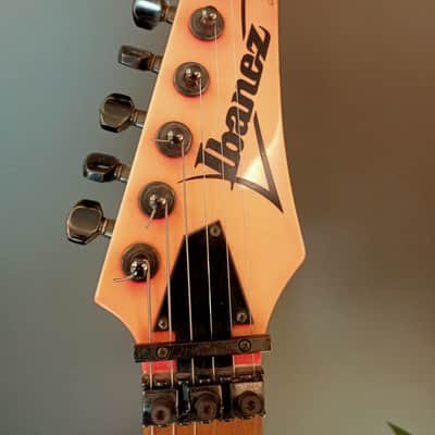 Ibanez JEM777-SK Steve Vai Signature with Edge Tremolo 1987 - 1989 - Shocking Pink image 16