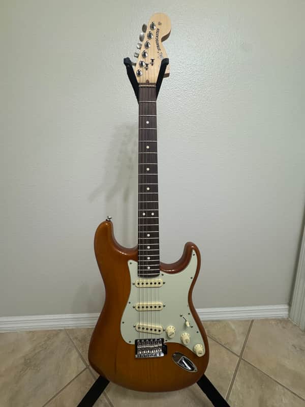 Fender American Performer Stratocaster with Rosewood Fretboard 2018 - Present - Honeyburst image 1