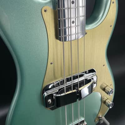 Immagine Electrical Guitar Company 34.00 bolt on Aluminum neck P Bass Rickenbacker horseshoe 2023 - Polished and Mystic Surf Green - 9
