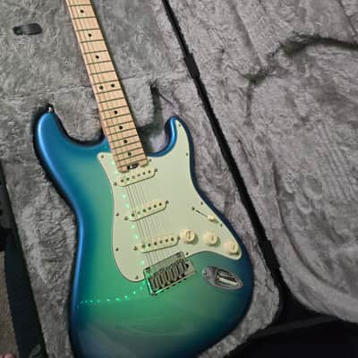 Fender American Elite Stratocaster with Maple Fretboard 2016 - 2019 Sky Burst Metallic image 2