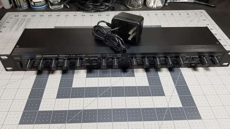 Alesis 3630 Dual-Channel Compressor / Limiter with Gate