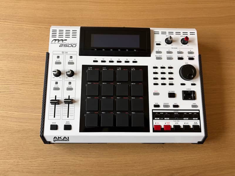 Akai MPC2500 S.E. (Special Edition) image 1