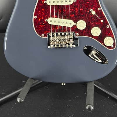 Fender 0114940322 American Professional Classic Stratocaster®, Rosewood Fingerboard, Faded Black image 1