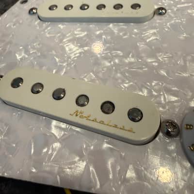 Fender Noiseless 2000s - Pearloid loaded pickguard image 3